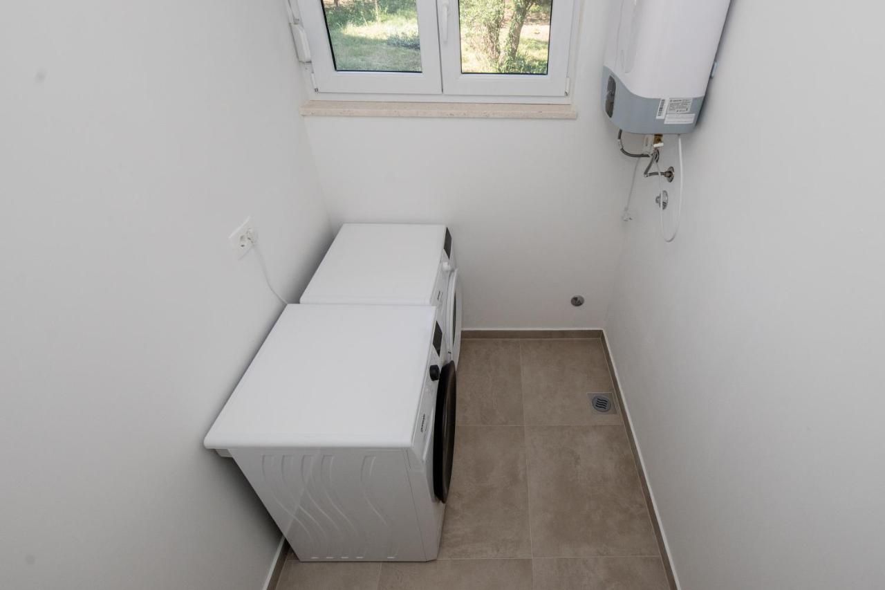 Peaceful Haven Near The Sea-Apartments Torlak Rab Banjol Εξωτερικό φωτογραφία